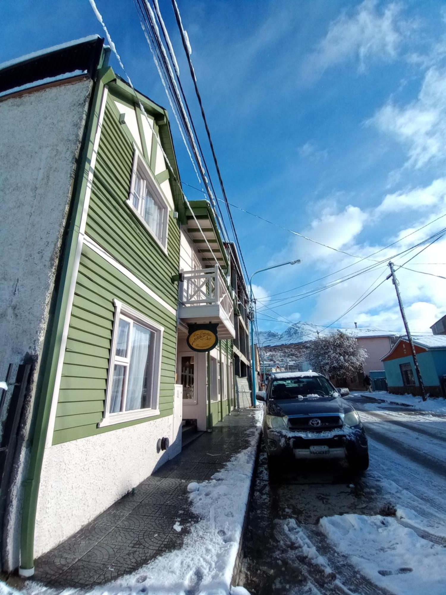 Los Calafates Hotel Ushuaia Bagian luar foto