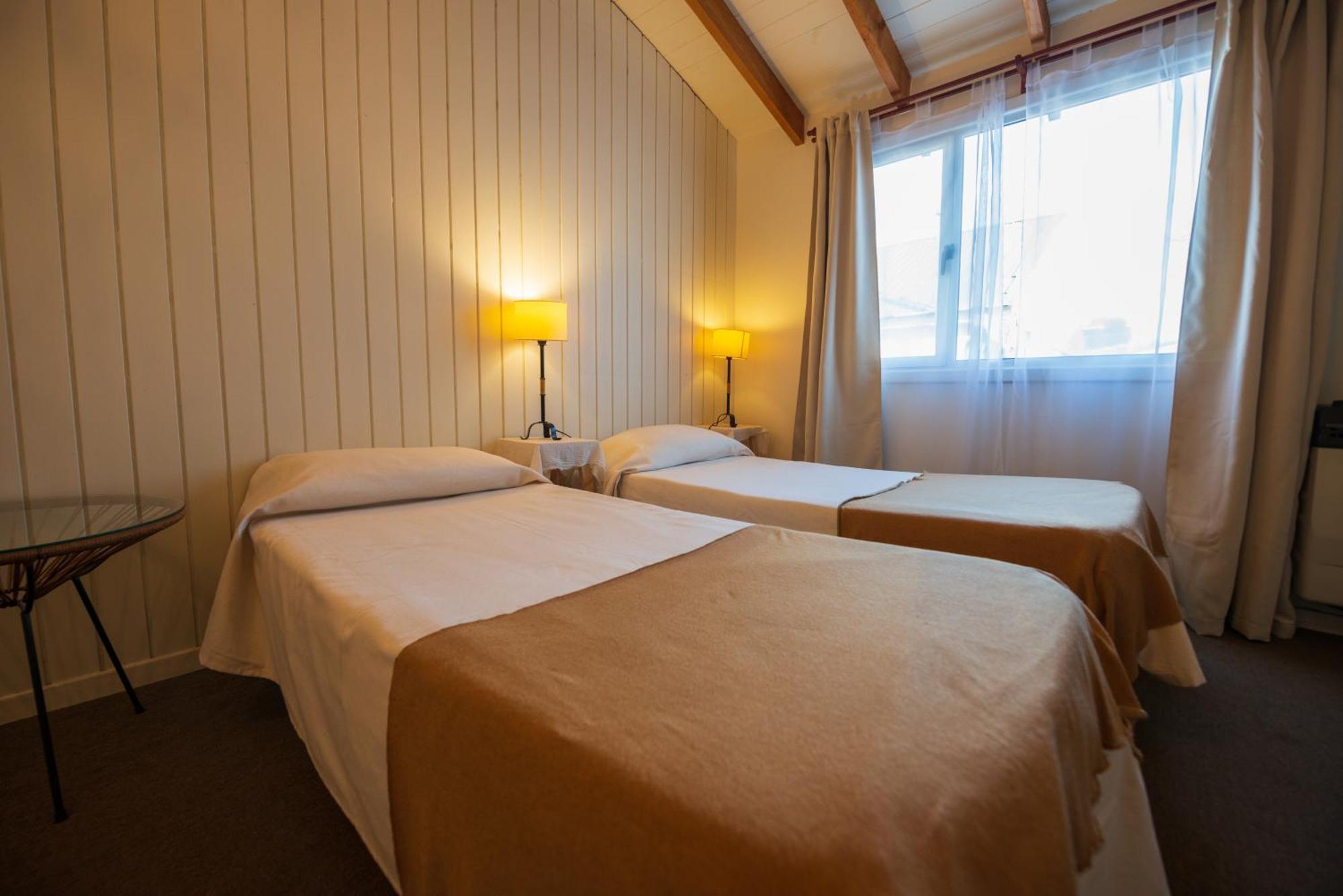 Los Calafates Hotel Ushuaia Bagian luar foto